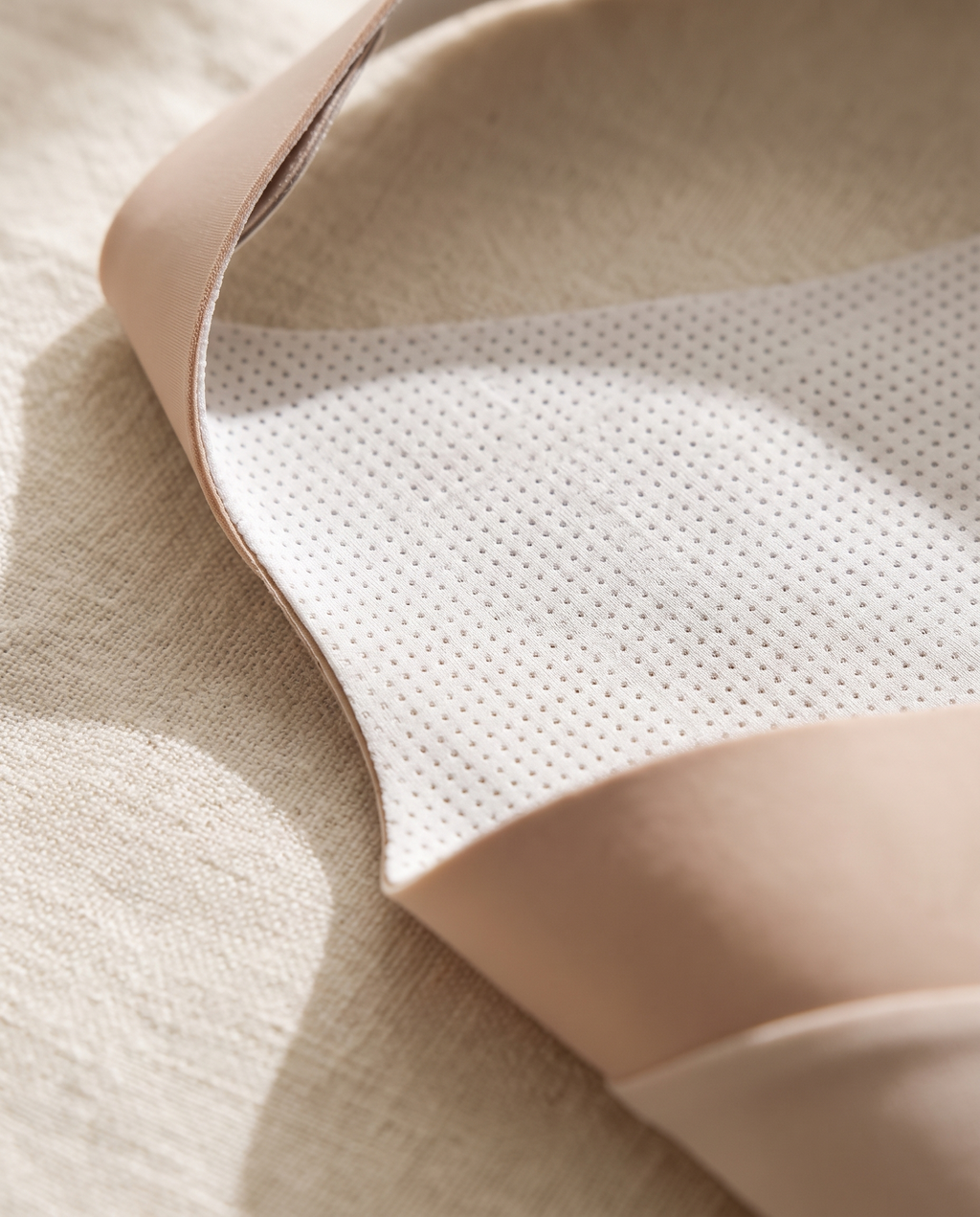 Close-up of the Contour band's smooth outer fabric and perforated inner lining